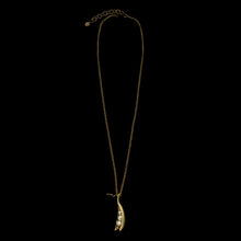 Load image into Gallery viewer, Three Pea Pod Pearl Necklace