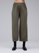 Load image into Gallery viewer, Cotton Linen Cropped Pant with Darts, Multiple Colors