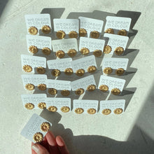 Load image into Gallery viewer, Wee Daisy Post Earrings