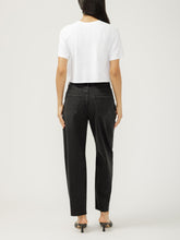 Load image into Gallery viewer, High Rise Slim Barrel Leg Jeans