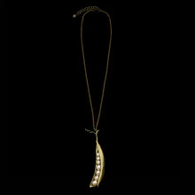 Load image into Gallery viewer, Seven Pea Pod Pearl Necklace