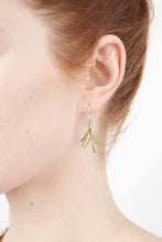 Load image into Gallery viewer, Petite Rosemary Wire Earring