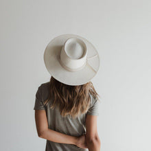 Load image into Gallery viewer, Bre Straw Pork Pie - Ivory