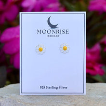 Load image into Gallery viewer, Daisy Earrings
