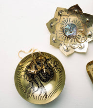 Load image into Gallery viewer, Saanp Snake Round Dish - Etched Brass
