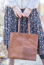 Load image into Gallery viewer, [MAXIMA] SHOPPER BAG | VEGETABLE-TANNED FIRENZE ANTIQUA LEAT
