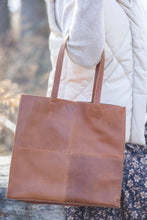 Load image into Gallery viewer, [MAXIMA] SHOPPER BAG | VEGETABLE-TANNED FIRENZE ANTIQUA LEAT
