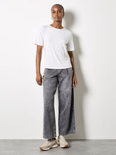 Load image into Gallery viewer, Slim Fit Classic T-Shirt
