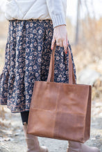 Load image into Gallery viewer, [MAXIMA] SHOPPER BAG | VEGETABLE-TANNED FIRENZE ANTIQUA LEAT
