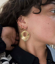 Load image into Gallery viewer, Yashi Embossed Statement Earring - Gold
