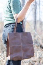Load image into Gallery viewer, [MAXIMA] SHOPPER BAG | VEGETABLE-TANNED FIRENZE ANTIQUA LEAT
