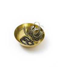 Load image into Gallery viewer, Saanp Snake Round Dish - Etched Brass
