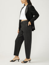 Load image into Gallery viewer, High Rise Slim Barrel Leg Jeans
