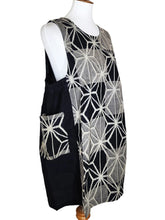 Load image into Gallery viewer, Sleeveless Tuck Tunic, Flax Leaf Print
