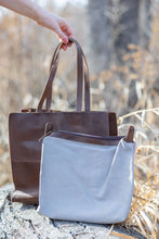 Load image into Gallery viewer, [MAXIMA] SHOPPER BAG | VEGETABLE-TANNED FIRENZE ANTIQUA LEAT
