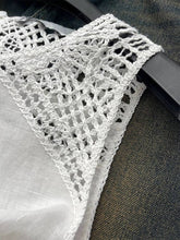 Load image into Gallery viewer, Lace Hollow-Out Tank Top
