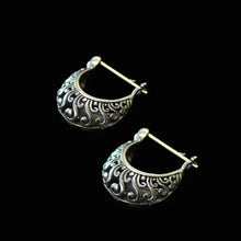 Load image into Gallery viewer, Silver Filigree Earrings
