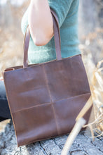Load image into Gallery viewer, [MAXIMA] SHOPPER BAG | VEGETABLE-TANNED FIRENZE ANTIQUA LEAT
