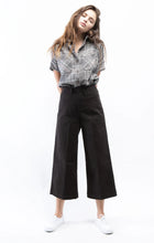 Load image into Gallery viewer, OAT Highrise Cropped Pant, Black
