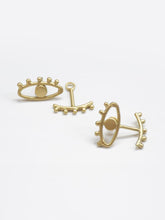 Load image into Gallery viewer, Eye to Eye Earrings, Gold
