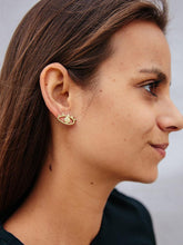 Load image into Gallery viewer, Eye to Eye Earrings, Gold
