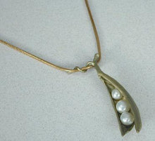 Load image into Gallery viewer, Pea Pod 3 Pearl Pendant
